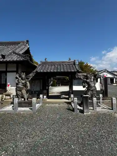 祇園山 徳城寺の{uncategorized: "未分類", other: "その他", undefined: "問題あり", building: "その他建物", grave: "お墓", sacred_gate: "鳥居", guardian: "狛犬", statue: "像", buddha: "仏像", history: "歴史", nature: "自然", garden: "庭園", animal: "動物", pagoda: "塔", temizu: "手水舎", mountain_gate: "山門・神門", sanctuary: "本殿・本堂", subordinate: "末社・摂社", art: "芸術", scenery: "景色", jizo: "地蔵", ema: "絵馬", goshuin: "御朱印", omikuji: "おみくじ", items: "授与品その他", amulet: "お守り", goshuincho: "御朱印帳", eats: "食事", festival: "お祭り", votive_dance: "神楽", shichigosan: "七五三参", wedding: "結婚式", experience: "体験その他", initially: "初詣", around: "周辺", anti_infection: "感染症対策"}