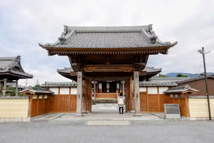 徳法寺の山門・神門
