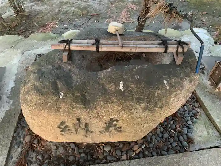 賣夫神社(嫁振)の手水舎