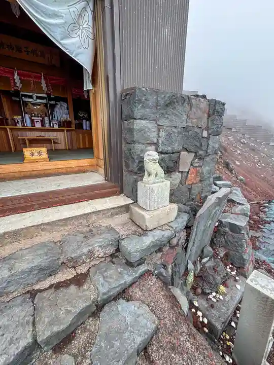 烏帽子岩神社(山梨県)