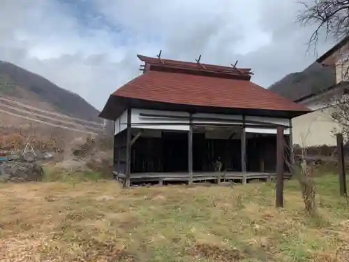 諏訪神社の本殿