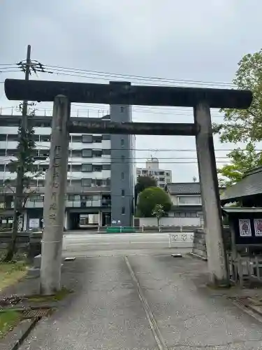 神明社の{uncategorized: "未分類", other: "その他", undefined: "問題あり", building: "その他建物", grave: "お墓", sacred_gate: "鳥居", guardian: "狛犬", statue: "像", buddha: "仏像", history: "歴史", nature: "自然", garden: "庭園", animal: "動物", pagoda: "塔", temizu: "手水舎", mountain_gate: "山門・神門", sanctuary: "本殿・本堂", subordinate: "末社・摂社", art: "芸術", scenery: "景色", jizo: "地蔵", ema: "絵馬", goshuin: "御朱印", omikuji: "おみくじ", items: "授与品その他", amulet: "お守り", goshuincho: "御朱印帳", eats: "食事", festival: "お祭り", votive_dance: "神楽", shichigosan: "七五三参", wedding: "結婚式", experience: "体験その他", initially: "初詣", around: "周辺", anti_infection: "感染症対策"}