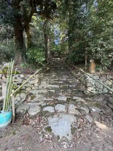 眞名井神社の{uncategorized: "未分類", other: "その他", undefined: "問題あり", building: "その他建物", grave: "お墓", sacred_gate: "鳥居", guardian: "狛犬", statue: "像", buddha: "仏像", history: "歴史", nature: "自然", garden: "庭園", animal: "動物", pagoda: "塔", temizu: "手水舎", mountain_gate: "山門・神門", sanctuary: "本殿・本堂", subordinate: "末社・摂社", art: "芸術", scenery: "景色", jizo: "地蔵", ema: "絵馬", goshuin: "御朱印", omikuji: "おみくじ", items: "授与品その他", amulet: "お守り", goshuincho: "御朱印帳", eats: "食事", festival: "お祭り", votive_dance: "神楽", shichigosan: "七五三参", wedding: "結婚式", experience: "体験その他", initially: "初詣", around: "周辺", anti_infection: "感染症対策"}