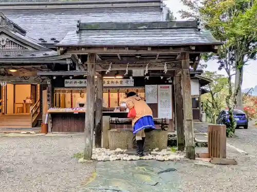 丹生都比売神社の手水舎