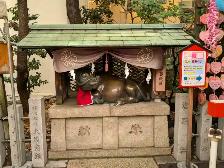 露天神社(お初天神)の{uncategorized: "未分類", other: "その他", undefined: "問題あり", building: "その他建物", grave: "お墓", sacred_gate: "鳥居", guardian: "狛犬", statue: "像", buddha: "仏像", history: "歴史", nature: "自然", garden: "庭園", animal: "動物", pagoda: "塔", temizu: "手水舎", mountain_gate: "山門・神門", sanctuary: "本殿・本堂", subordinate: "末社・摂社", art: "芸術", scenery: "景色", jizo: "地蔵", ema: "絵馬", goshuin: "御朱印", omikuji: "おみくじ", items: "授与品その他", amulet: "お守り", goshuincho: "御朱印帳", eats: "食事", festival: "お祭り", votive_dance: "神楽", shichigosan: "七五三参", wedding: "結婚式", experience: "体験その他", initially: "初詣", around: "周辺", anti_infection: "感染症対策"}