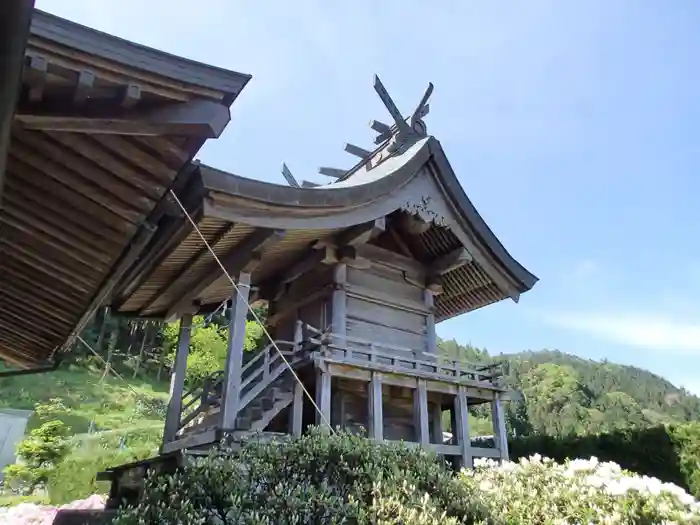 御所神社の本殿