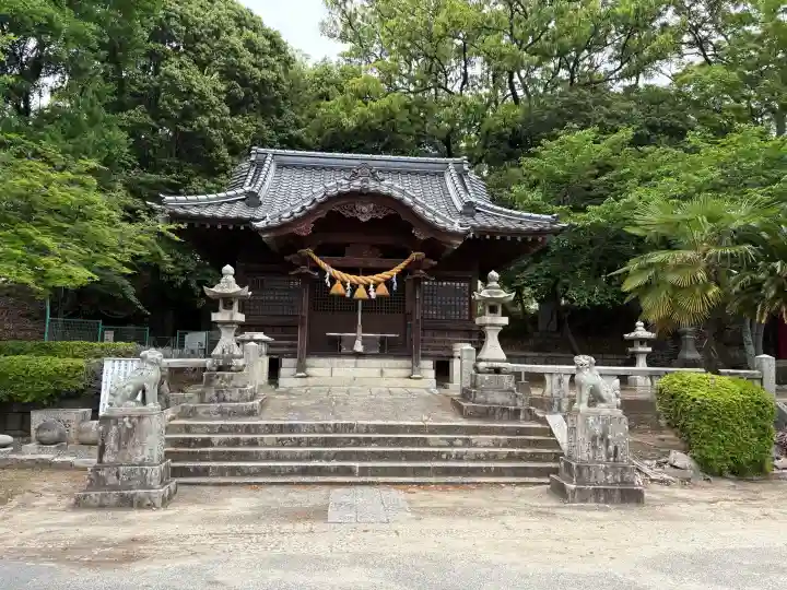 天御中主神社の{uncategorized: "未分類", other: "その他", undefined: "問題あり", building: "その他建物", grave: "お墓", sacred_gate: "鳥居", guardian: "狛犬", statue: "像", buddha: "仏像", history: "歴史", nature: "自然", garden: "庭園", animal: "動物", pagoda: "塔", temizu: "手水舎", mountain_gate: "山門・神門", sanctuary: "本殿・本堂", subordinate: "末社・摂社", art: "芸術", scenery: "景色", jizo: "地蔵", ema: "絵馬", goshuin: "御朱印", omikuji: "おみくじ", items: "授与品その他", amulet: "お守り", goshuincho: "御朱印帳", eats: "食事", festival: "お祭り", votive_dance: "神楽", shichigosan: "七五三参", wedding: "結婚式", experience: "体験その他", initially: "初詣", around: "周辺", anti_infection: "感染症対策"}
