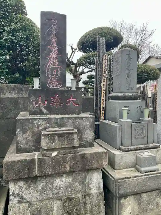 長運寺の{uncategorized: "未分類", other: "その他", undefined: "問題あり", building: "その他建物", grave: "お墓", sacred_gate: "鳥居", guardian: "狛犬", statue: "像", buddha: "仏像", history: "歴史", nature: "自然", garden: "庭園", animal: "動物", pagoda: "塔", temizu: "手水舎", mountain_gate: "山門・神門", sanctuary: "本殿・本堂", subordinate: "末社・摂社", art: "芸術", scenery: "景色", jizo: "地蔵", ema: "絵馬", goshuin: "御朱印", omikuji: "おみくじ", items: "授与品その他", amulet: "お守り", goshuincho: "御朱印帳", eats: "食事", festival: "お祭り", votive_dance: "神楽", shichigosan: "七五三参", wedding: "結婚式", experience: "体験その他", initially: "初詣", around: "周辺", anti_infection: "感染症対策"}