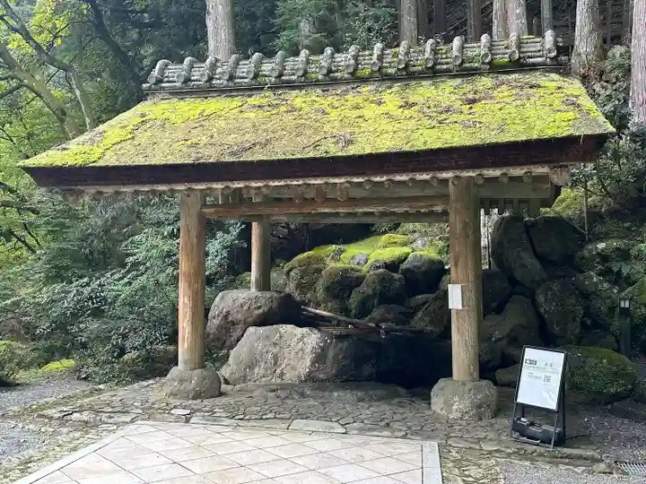 久遠寺御廟所(山梨県)