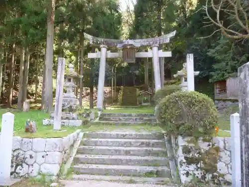 伊智布西神社の鳥居