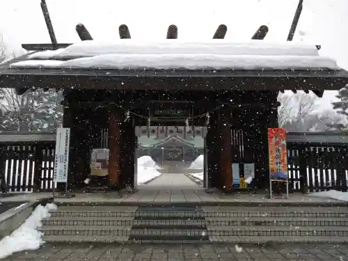 札幌護國神社の山門・神門