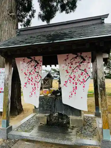素鵞神社の{uncategorized: "未分類", other: "その他", undefined: "問題あり", building: "その他建物", grave: "お墓", sacred_gate: "鳥居", guardian: "狛犬", statue: "像", buddha: "仏像", history: "歴史", nature: "自然", garden: "庭園", animal: "動物", pagoda: "塔", temizu: "手水舎", mountain_gate: "山門・神門", sanctuary: "本殿・本堂", subordinate: "末社・摂社", art: "芸術", scenery: "景色", jizo: "地蔵", ema: "絵馬", goshuin: "御朱印", omikuji: "おみくじ", items: "授与品その他", amulet: "お守り", goshuincho: "御朱印帳", eats: "食事", festival: "お祭り", votive_dance: "神楽", shichigosan: "七五三参", wedding: "結婚式", experience: "体験その他", initially: "初詣", around: "周辺", anti_infection: "感染症対策"}
