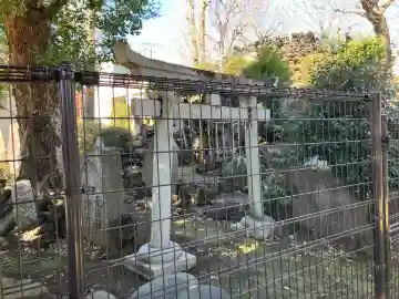 富士浅間神社の{uncategorized: "未分類", other: "その他", undefined: "問題あり", building: "その他建物", grave: "お墓", sacred_gate: "鳥居", guardian: "狛犬", statue: "像", buddha: "仏像", history: "歴史", nature: "自然", garden: "庭園", animal: "動物", pagoda: "塔", temizu: "手水舎", mountain_gate: "山門・神門", sanctuary: "本殿・本堂", subordinate: "末社・摂社", art: "芸術", scenery: "景色", jizo: "地蔵", ema: "絵馬", goshuin: "御朱印", omikuji: "おみくじ", items: "授与品その他", amulet: "お守り", goshuincho: "御朱印帳", eats: "食事", festival: "お祭り", votive_dance: "神楽", shichigosan: "七五三参", wedding: "結婚式", experience: "体験その他", initially: "初詣", around: "周辺", anti_infection: "感染症対策"}