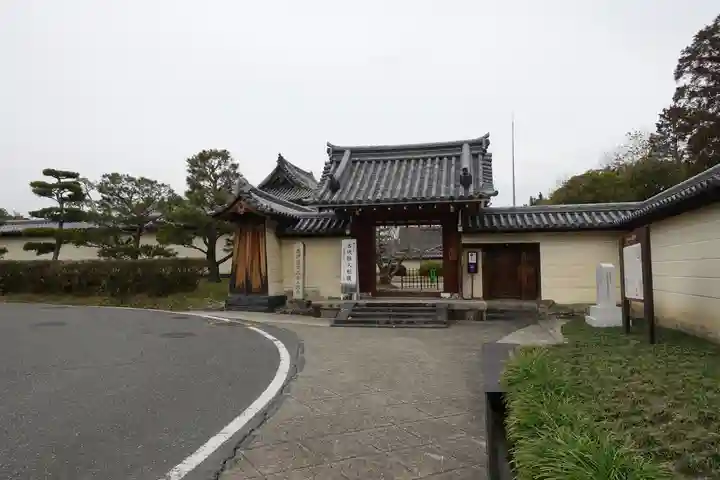 法華寺の山門・神門