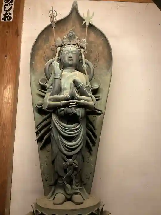 成身院 百体観音堂(さざえ堂)の仏像