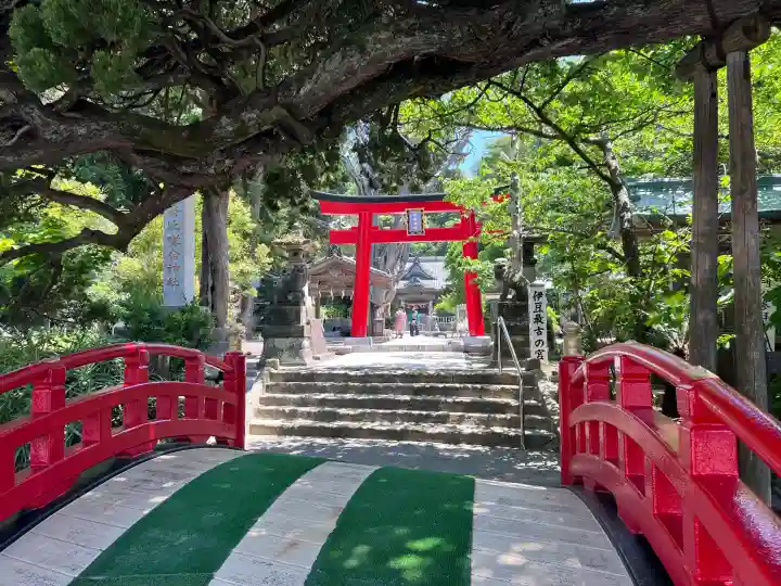 伊古奈比咩命神社の{uncategorized: "未分類", other: "その他", undefined: "問題あり", building: "その他建物", grave: "お墓", sacred_gate: "鳥居", guardian: "狛犬", statue: "像", buddha: "仏像", history: "歴史", nature: "自然", garden: "庭園", animal: "動物", pagoda: "塔", temizu: "手水舎", mountain_gate: "山門・神門", sanctuary: "本殿・本堂", subordinate: "末社・摂社", art: "芸術", scenery: "景色", jizo: "地蔵", ema: "絵馬", goshuin: "御朱印", omikuji: "おみくじ", items: "授与品その他", amulet: "お守り", goshuincho: "御朱印帳", eats: "食事", festival: "お祭り", votive_dance: "神楽", shichigosan: "七五三参", wedding: "結婚式", experience: "体験その他", initially: "初詣", around: "周辺", anti_infection: "感染症対策"}