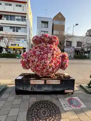 桜神宮の{uncategorized: "未分類", other: "その他", undefined: "問題あり", building: "その他建物", grave: "お墓", sacred_gate: "鳥居", guardian: "狛犬", statue: "像", buddha: "仏像", history: "歴史", nature: "自然", garden: "庭園", animal: "動物", pagoda: "塔", temizu: "手水舎", mountain_gate: "山門・神門", sanctuary: "本殿・本堂", subordinate: "末社・摂社", art: "芸術", scenery: "景色", jizo: "地蔵", ema: "絵馬", goshuin: "御朱印", omikuji: "おみくじ", items: "授与品その他", amulet: "お守り", goshuincho: "御朱印帳", eats: "食事", festival: "お祭り", votive_dance: "神楽", shichigosan: "七五三参", wedding: "結婚式", experience: "体験その他", initially: "初詣", around: "周辺", anti_infection: "感染症対策"}