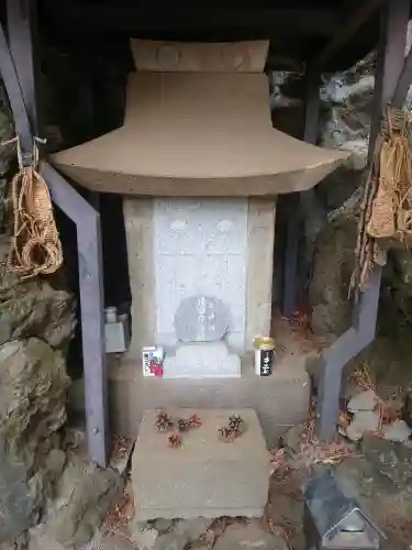 品川神社の{uncategorized: "未分類", other: "その他", undefined: "問題あり", building: "その他建物", grave: "お墓", sacred_gate: "鳥居", guardian: "狛犬", statue: "像", buddha: "仏像", history: "歴史", nature: "自然", garden: "庭園", animal: "動物", pagoda: "塔", temizu: "手水舎", mountain_gate: "山門・神門", sanctuary: "本殿・本堂", subordinate: "末社・摂社", art: "芸術", scenery: "景色", jizo: "地蔵", ema: "絵馬", goshuin: "御朱印", omikuji: "おみくじ", items: "授与品その他", amulet: "お守り", goshuincho: "御朱印帳", eats: "食事", festival: "お祭り", votive_dance: "神楽", shichigosan: "七五三参", wedding: "結婚式", experience: "体験その他", initially: "初詣", around: "周辺", anti_infection: "感染症対策"}