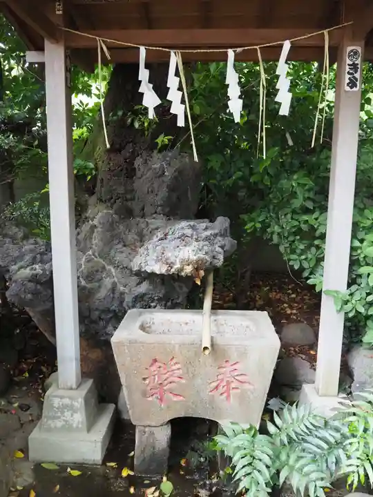 染井稲荷神社の手水舎
