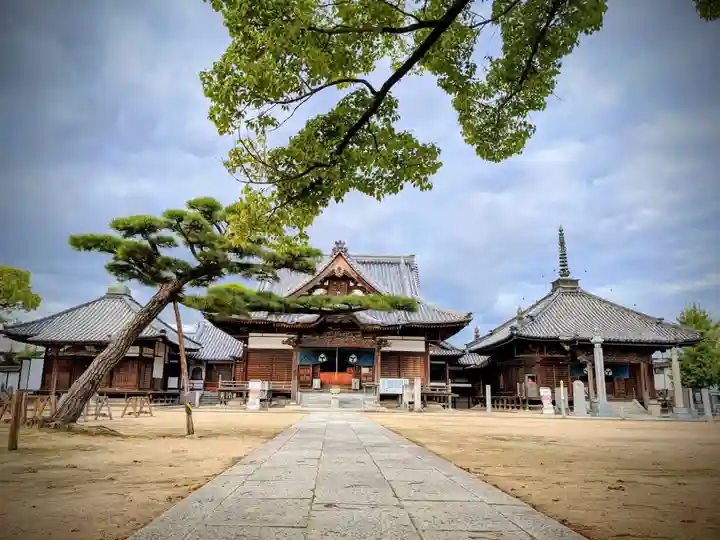 長尾寺の本殿・本堂