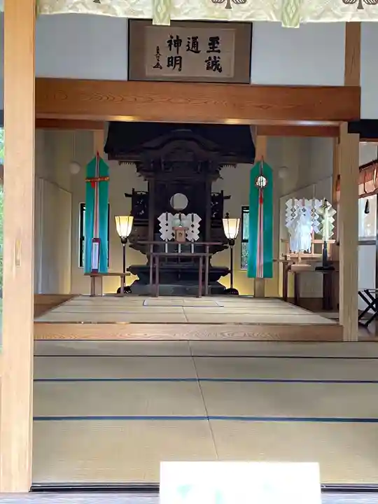 上中居諏訪神社の本殿・本堂