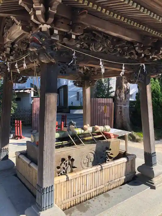 越ヶ谷久伊豆神社の手水舎