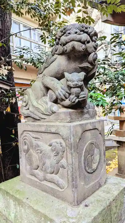 稲荷鬼王神社の狛犬
