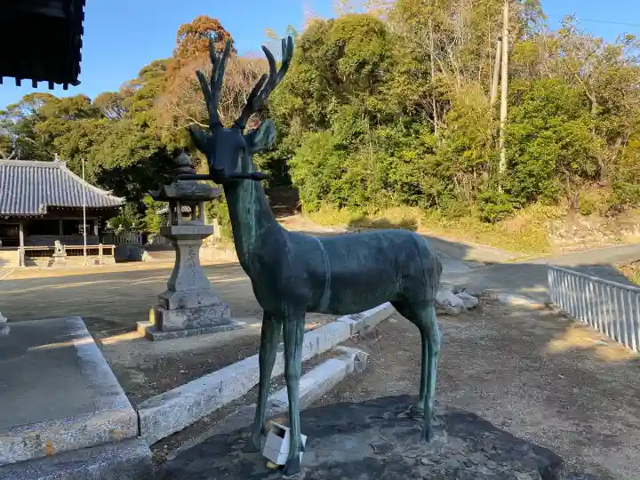 春日神社の{uncategorized: "未分類", other: "その他", undefined: "問題あり", building: "その他建物", grave: "お墓", sacred_gate: "鳥居", guardian: "狛犬", statue: "像", buddha: "仏像", history: "歴史", nature: "自然", garden: "庭園", animal: "動物", pagoda: "塔", temizu: "手水舎", mountain_gate: "山門・神門", sanctuary: "本殿・本堂", subordinate: "末社・摂社", art: "芸術", scenery: "景色", jizo: "地蔵", ema: "絵馬", goshuin: "御朱印", omikuji: "おみくじ", items: "授与品その他", amulet: "お守り", goshuincho: "御朱印帳", eats: "食事", festival: "お祭り", votive_dance: "神楽", shichigosan: "七五三参", wedding: "結婚式", experience: "体験その他", initially: "初詣", around: "周辺", anti_infection: "感染症対策"}