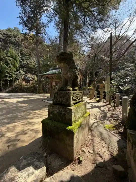 玉作湯神社の{uncategorized: "未分類", other: "その他", undefined: "問題あり", building: "その他建物", grave: "お墓", sacred_gate: "鳥居", guardian: "狛犬", statue: "像", buddha: "仏像", history: "歴史", nature: "自然", garden: "庭園", animal: "動物", pagoda: "塔", temizu: "手水舎", mountain_gate: "山門・神門", sanctuary: "本殿・本堂", subordinate: "末社・摂社", art: "芸術", scenery: "景色", jizo: "地蔵", ema: "絵馬", goshuin: "御朱印", omikuji: "おみくじ", items: "授与品その他", amulet: "お守り", goshuincho: "御朱印帳", eats: "食事", festival: "お祭り", votive_dance: "神楽", shichigosan: "七五三参", wedding: "結婚式", experience: "体験その他", initially: "初詣", around: "周辺", anti_infection: "感染症対策"}