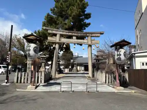 與杼神社の{uncategorized: "未分類", other: "その他", undefined: "問題あり", building: "その他建物", grave: "お墓", sacred_gate: "鳥居", guardian: "狛犬", statue: "像", buddha: "仏像", history: "歴史", nature: "自然", garden: "庭園", animal: "動物", pagoda: "塔", temizu: "手水舎", mountain_gate: "山門・神門", sanctuary: "本殿・本堂", subordinate: "末社・摂社", art: "芸術", scenery: "景色", jizo: "地蔵", ema: "絵馬", goshuin: "御朱印", omikuji: "おみくじ", items: "授与品その他", amulet: "お守り", goshuincho: "御朱印帳", eats: "食事", festival: "お祭り", votive_dance: "神楽", shichigosan: "七五三参", wedding: "結婚式", experience: "体験その他", initially: "初詣", around: "周辺", anti_infection: "感染症対策"}