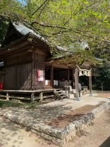 磯部稲村神社の{uncategorized: "未分類", other: "その他", undefined: "問題あり", building: "その他建物", grave: "お墓", sacred_gate: "鳥居", guardian: "狛犬", statue: "像", buddha: "仏像", history: "歴史", nature: "自然", garden: "庭園", animal: "動物", pagoda: "塔", temizu: "手水舎", mountain_gate: "山門・神門", sanctuary: "本殿・本堂", subordinate: "末社・摂社", art: "芸術", scenery: "景色", jizo: "地蔵", ema: "絵馬", goshuin: "御朱印", omikuji: "おみくじ", items: "授与品その他", amulet: "お守り", goshuincho: "御朱印帳", eats: "食事", festival: "お祭り", votive_dance: "神楽", shichigosan: "七五三参", wedding: "結婚式", experience: "体験その他", initially: "初詣", around: "周辺", anti_infection: "感染症対策"}