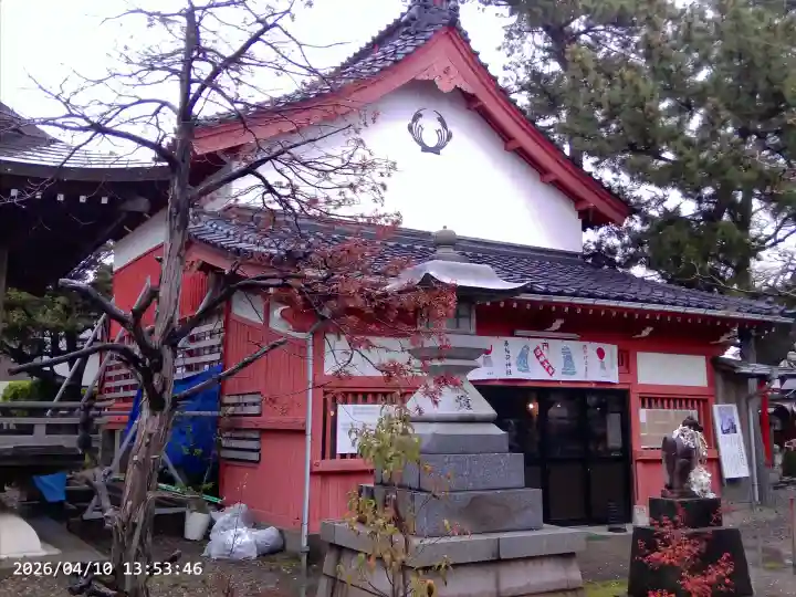 湊稲荷神社の{uncategorized: "未分類", other: "その他", undefined: "問題あり", building: "その他建物", grave: "お墓", sacred_gate: "鳥居", guardian: "狛犬", statue: "像", buddha: "仏像", history: "歴史", nature: "自然", garden: "庭園", animal: "動物", pagoda: "塔", temizu: "手水舎", mountain_gate: "山門・神門", sanctuary: "本殿・本堂", subordinate: "末社・摂社", art: "芸術", scenery: "景色", jizo: "地蔵", ema: "絵馬", goshuin: "御朱印", omikuji: "おみくじ", items: "授与品その他", amulet: "お守り", goshuincho: "御朱印帳", eats: "食事", festival: "お祭り", votive_dance: "神楽", shichigosan: "七五三参", wedding: "結婚式", experience: "体験その他", initially: "初詣", around: "周辺", anti_infection: "感染症対策"}
