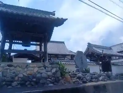 広蓮寺の{uncategorized: "未分類", other: "その他", undefined: "問題あり", building: "その他建物", grave: "お墓", sacred_gate: "鳥居", guardian: "狛犬", statue: "像", buddha: "仏像", history: "歴史", nature: "自然", garden: "庭園", animal: "動物", pagoda: "塔", temizu: "手水舎", mountain_gate: "山門・神門", sanctuary: "本殿・本堂", subordinate: "末社・摂社", art: "芸術", scenery: "景色", jizo: "地蔵", ema: "絵馬", goshuin: "御朱印", omikuji: "おみくじ", items: "授与品その他", amulet: "お守り", goshuincho: "御朱印帳", eats: "食事", festival: "お祭り", votive_dance: "神楽", shichigosan: "七五三参", wedding: "結婚式", experience: "体験その他", initially: "初詣", around: "周辺", anti_infection: "感染症対策"}