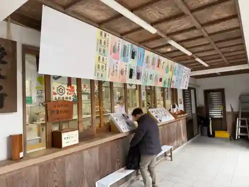 白山比咩神社の{uncategorized: "未分類", other: "その他", undefined: "問題あり", building: "その他建物", grave: "お墓", sacred_gate: "鳥居", guardian: "狛犬", statue: "像", buddha: "仏像", history: "歴史", nature: "自然", garden: "庭園", animal: "動物", pagoda: "塔", temizu: "手水舎", mountain_gate: "山門・神門", sanctuary: "本殿・本堂", subordinate: "末社・摂社", art: "芸術", scenery: "景色", jizo: "地蔵", ema: "絵馬", goshuin: "御朱印", omikuji: "おみくじ", items: "授与品その他", amulet: "お守り", goshuincho: "御朱印帳", eats: "食事", festival: "お祭り", votive_dance: "神楽", shichigosan: "七五三参", wedding: "結婚式", experience: "体験その他", initially: "初詣", around: "周辺", anti_infection: "感染症対策"}