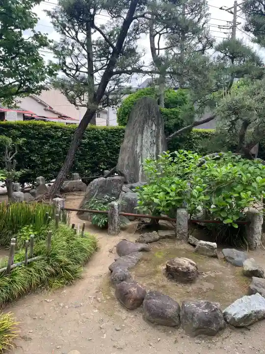 薭田神社の{uncategorized: "未分類", other: "その他", undefined: "問題あり", building: "その他建物", grave: "お墓", sacred_gate: "鳥居", guardian: "狛犬", statue: "像", buddha: "仏像", history: "歴史", nature: "自然", garden: "庭園", animal: "動物", pagoda: "塔", temizu: "手水舎", mountain_gate: "山門・神門", sanctuary: "本殿・本堂", subordinate: "末社・摂社", art: "芸術", scenery: "景色", jizo: "地蔵", ema: "絵馬", goshuin: "御朱印", omikuji: "おみくじ", items: "授与品その他", amulet: "お守り", goshuincho: "御朱印帳", eats: "食事", festival: "お祭り", votive_dance: "神楽", shichigosan: "七五三参", wedding: "結婚式", experience: "体験その他", initially: "初詣", around: "周辺", anti_infection: "感染症対策"}