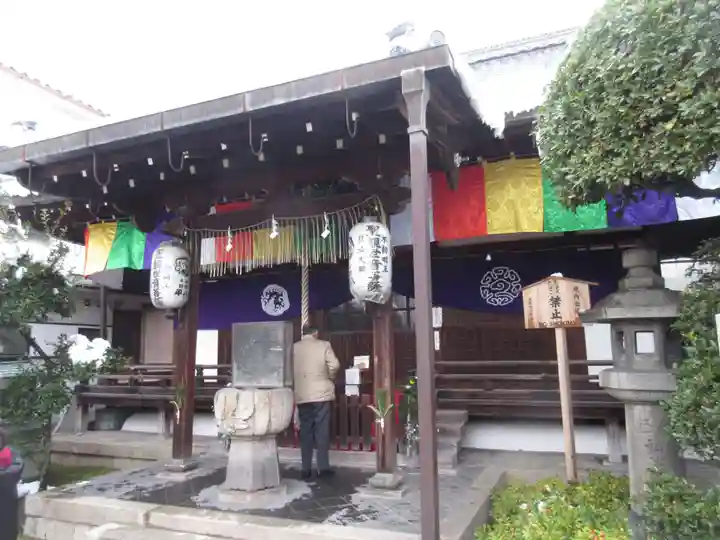 神泉苑の本殿・本堂