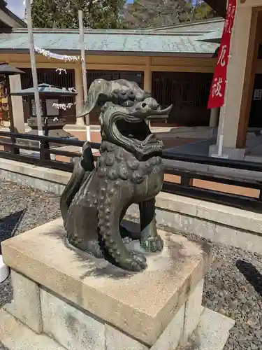 三重縣護國神社の狛犬