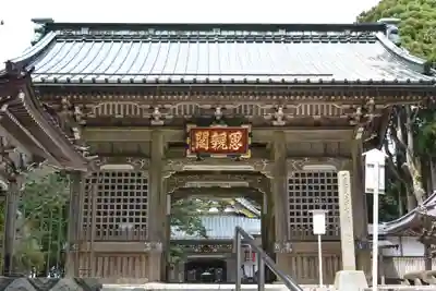 身延山奥之院思親閣の山門・神門