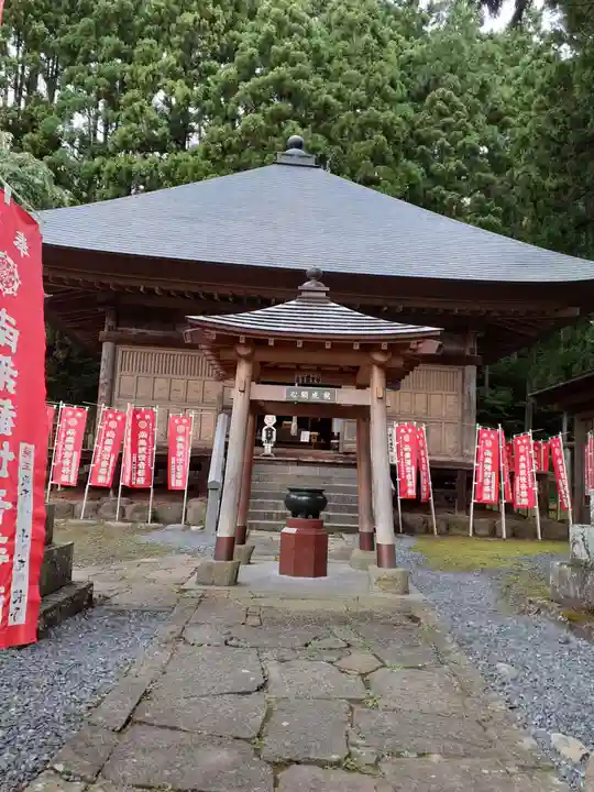 石行寺の本殿・本堂