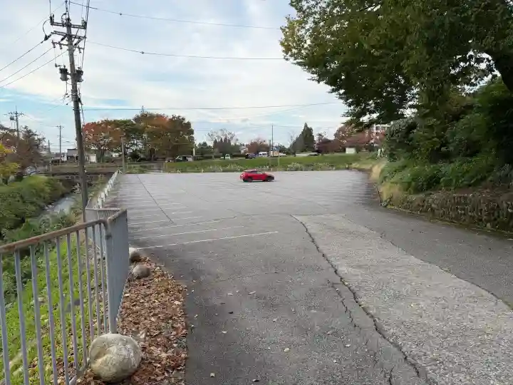 雄山神社前立社壇の{uncategorized: "未分類", other: "その他", undefined: "問題あり", building: "その他建物", grave: "お墓", sacred_gate: "鳥居", guardian: "狛犬", statue: "像", buddha: "仏像", history: "歴史", nature: "自然", garden: "庭園", animal: "動物", pagoda: "塔", temizu: "手水舎", mountain_gate: "山門・神門", sanctuary: "本殿・本堂", subordinate: "末社・摂社", art: "芸術", scenery: "景色", jizo: "地蔵", ema: "絵馬", goshuin: "御朱印", omikuji: "おみくじ", items: "授与品その他", amulet: "お守り", goshuincho: "御朱印帳", eats: "食事", festival: "お祭り", votive_dance: "神楽", shichigosan: "七五三参", wedding: "結婚式", experience: "体験その他", initially: "初詣", around: "周辺", anti_infection: "感染症対策"}