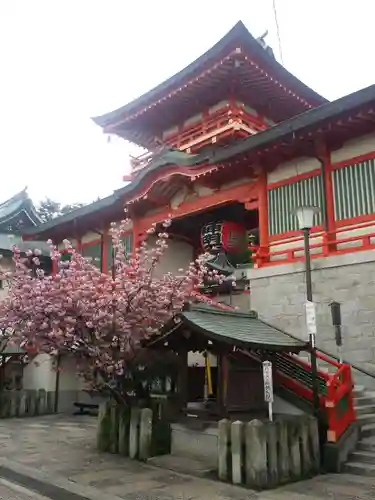 門戸厄神東光寺の山門