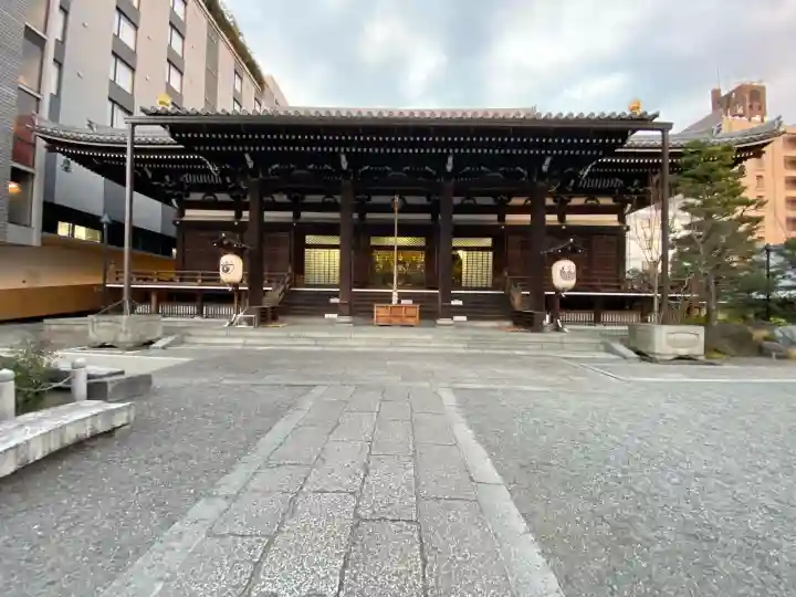本能寺の{uncategorized: "未分類", other: "その他", undefined: "問題あり", building: "その他建物", grave: "お墓", sacred_gate: "鳥居", guardian: "狛犬", statue: "像", buddha: "仏像", history: "歴史", nature: "自然", garden: "庭園", animal: "動物", pagoda: "塔", temizu: "手水舎", mountain_gate: "山門・神門", sanctuary: "本殿・本堂", subordinate: "末社・摂社", art: "芸術", scenery: "景色", jizo: "地蔵", ema: "絵馬", goshuin: "御朱印", omikuji: "おみくじ", items: "授与品その他", amulet: "お守り", goshuincho: "御朱印帳", eats: "食事", festival: "お祭り", votive_dance: "神楽", shichigosan: "七五三参", wedding: "結婚式", experience: "体験その他", initially: "初詣", around: "周辺", anti_infection: "感染症対策"}