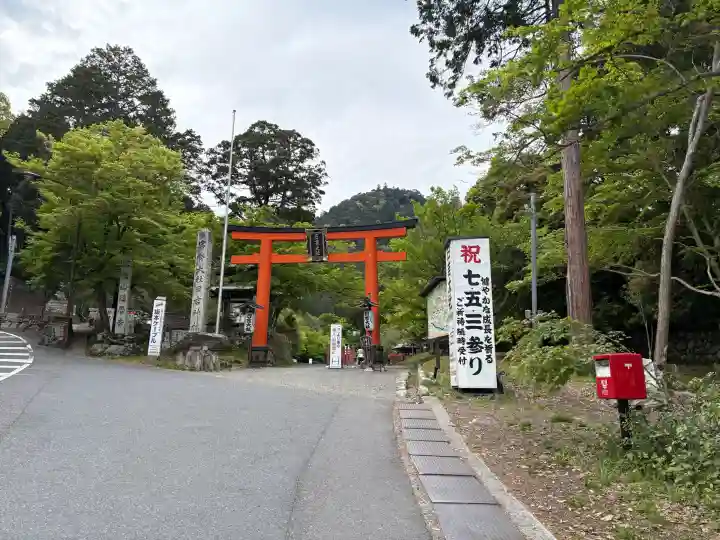 日吉大社の{uncategorized: "未分類", other: "その他", undefined: "問題あり", building: "その他建物", grave: "お墓", sacred_gate: "鳥居", guardian: "狛犬", statue: "像", buddha: "仏像", history: "歴史", nature: "自然", garden: "庭園", animal: "動物", pagoda: "塔", temizu: "手水舎", mountain_gate: "山門・神門", sanctuary: "本殿・本堂", subordinate: "末社・摂社", art: "芸術", scenery: "景色", jizo: "地蔵", ema: "絵馬", goshuin: "御朱印", omikuji: "おみくじ", items: "授与品その他", amulet: "お守り", goshuincho: "御朱印帳", eats: "食事", festival: "お祭り", votive_dance: "神楽", shichigosan: "七五三参", wedding: "結婚式", experience: "体験その他", initially: "初詣", around: "周辺", anti_infection: "感染症対策"}