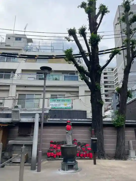 とげぬき地蔵尊 高岩寺の{uncategorized: "未分類", other: "その他", undefined: "問題あり", building: "その他建物", grave: "お墓", sacred_gate: "鳥居", guardian: "狛犬", statue: "像", buddha: "仏像", history: "歴史", nature: "自然", garden: "庭園", animal: "動物", pagoda: "塔", temizu: "手水舎", mountain_gate: "山門・神門", sanctuary: "本殿・本堂", subordinate: "末社・摂社", art: "芸術", scenery: "景色", jizo: "地蔵", ema: "絵馬", goshuin: "御朱印", omikuji: "おみくじ", items: "授与品その他", amulet: "お守り", goshuincho: "御朱印帳", eats: "食事", festival: "お祭り", votive_dance: "神楽", shichigosan: "七五三参", wedding: "結婚式", experience: "体験その他", initially: "初詣", around: "周辺", anti_infection: "感染症対策"}