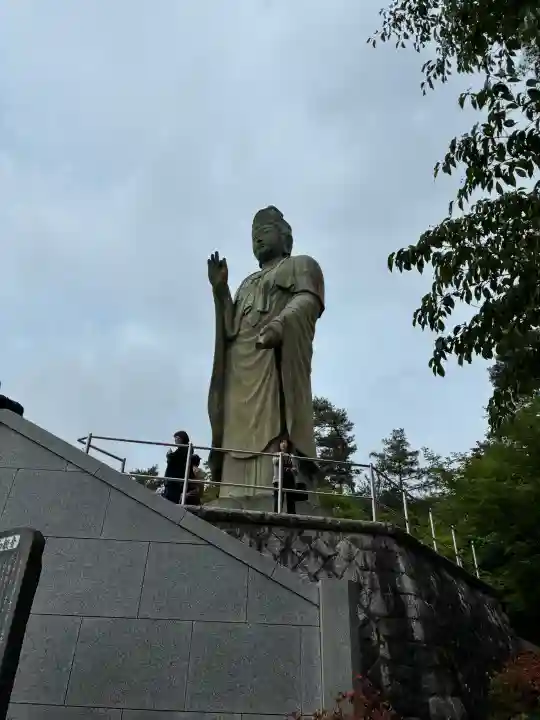 塩船観音寺の{uncategorized: "未分類", other: "その他", undefined: "問題あり", building: "その他建物", grave: "お墓", sacred_gate: "鳥居", guardian: "狛犬", statue: "像", buddha: "仏像", history: "歴史", nature: "自然", garden: "庭園", animal: "動物", pagoda: "塔", temizu: "手水舎", mountain_gate: "山門・神門", sanctuary: "本殿・本堂", subordinate: "末社・摂社", art: "芸術", scenery: "景色", jizo: "地蔵", ema: "絵馬", goshuin: "御朱印", omikuji: "おみくじ", items: "授与品その他", amulet: "お守り", goshuincho: "御朱印帳", eats: "食事", festival: "お祭り", votive_dance: "神楽", shichigosan: "七五三参", wedding: "結婚式", experience: "体験その他", initially: "初詣", around: "周辺", anti_infection: "感染症対策"}