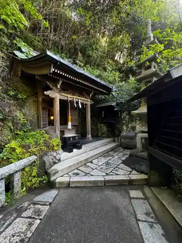 銭洗弁財天宇賀福神社の{uncategorized: "未分類", other: "その他", undefined: "問題あり", building: "その他建物", grave: "お墓", sacred_gate: "鳥居", guardian: "狛犬", statue: "像", buddha: "仏像", history: "歴史", nature: "自然", garden: "庭園", animal: "動物", pagoda: "塔", temizu: "手水舎", mountain_gate: "山門・神門", sanctuary: "本殿・本堂", subordinate: "末社・摂社", art: "芸術", scenery: "景色", jizo: "地蔵", ema: "絵馬", goshuin: "御朱印", omikuji: "おみくじ", items: "授与品その他", amulet: "お守り", goshuincho: "御朱印帳", eats: "食事", festival: "お祭り", votive_dance: "神楽", shichigosan: "七五三参", wedding: "結婚式", experience: "体験その他", initially: "初詣", around: "周辺", anti_infection: "感染症対策"}
