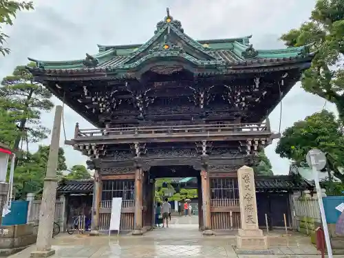 題経寺（柴又帝釈天）の山門