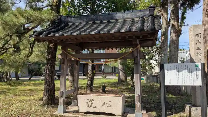 神明宮の手水舎