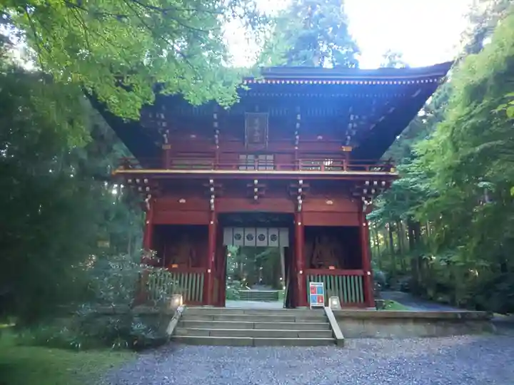 御岩神社の山門・神門