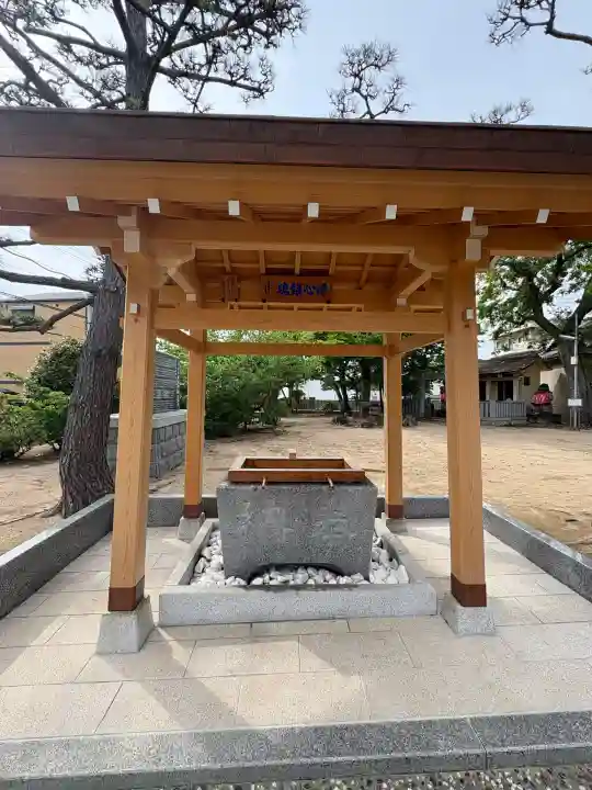 舞子六神社/まいこむの宮の{uncategorized: "未分類", other: "その他", undefined: "問題あり", building: "その他建物", grave: "お墓", sacred_gate: "鳥居", guardian: "狛犬", statue: "像", buddha: "仏像", history: "歴史", nature: "自然", garden: "庭園", animal: "動物", pagoda: "塔", temizu: "手水舎", mountain_gate: "山門・神門", sanctuary: "本殿・本堂", subordinate: "末社・摂社", art: "芸術", scenery: "景色", jizo: "地蔵", ema: "絵馬", goshuin: "御朱印", omikuji: "おみくじ", items: "授与品その他", amulet: "お守り", goshuincho: "御朱印帳", eats: "食事", festival: "お祭り", votive_dance: "神楽", shichigosan: "七五三参", wedding: "結婚式", experience: "体験その他", initially: "初詣", around: "周辺", anti_infection: "感染症対策"}